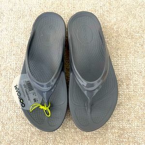 OOFOS Sandals New
